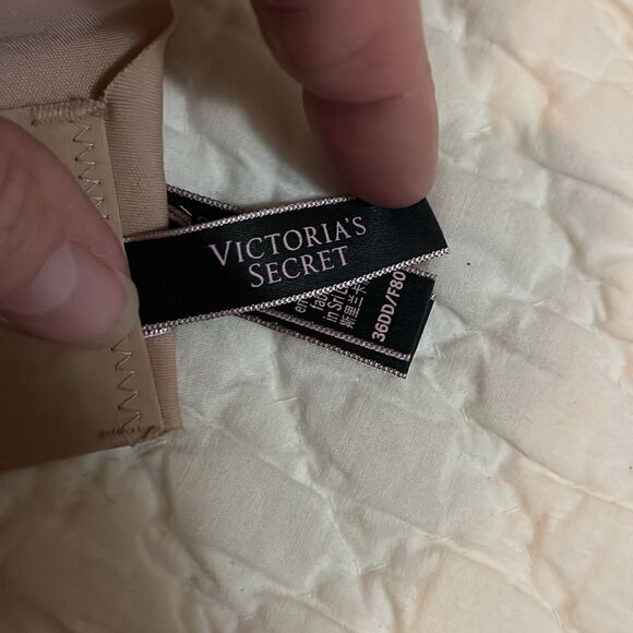 Seamless Tan Bra Victoria’s Secret - Picture 4 of 7
